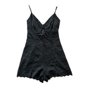 ✨NWT✨ Guess Black “Coral Lace Romper”
